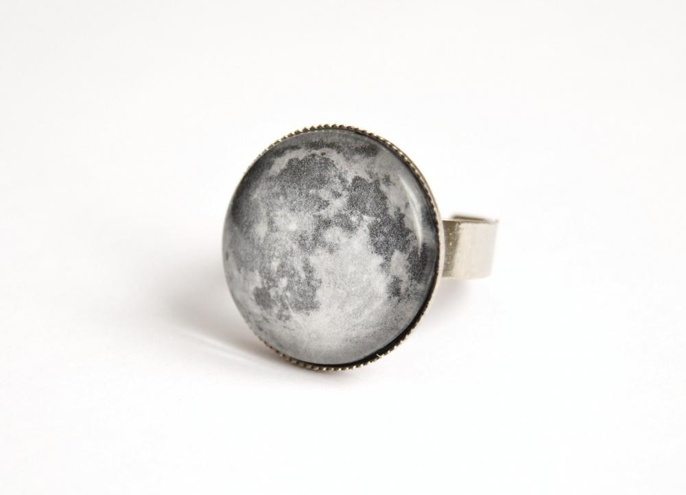 Moon adjustable ring with glass cabochon