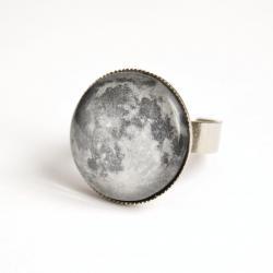 Moon adjustable ring with glass cabochon