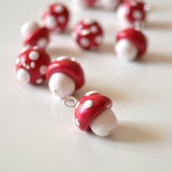 Red and white mushrooms in polymer clay, 10 handmade pendants  